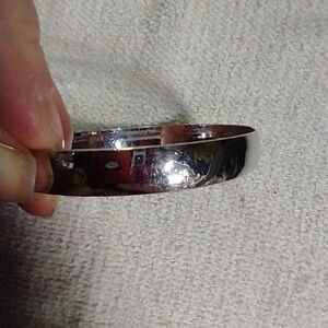 Silvertone plain bangle bracelet